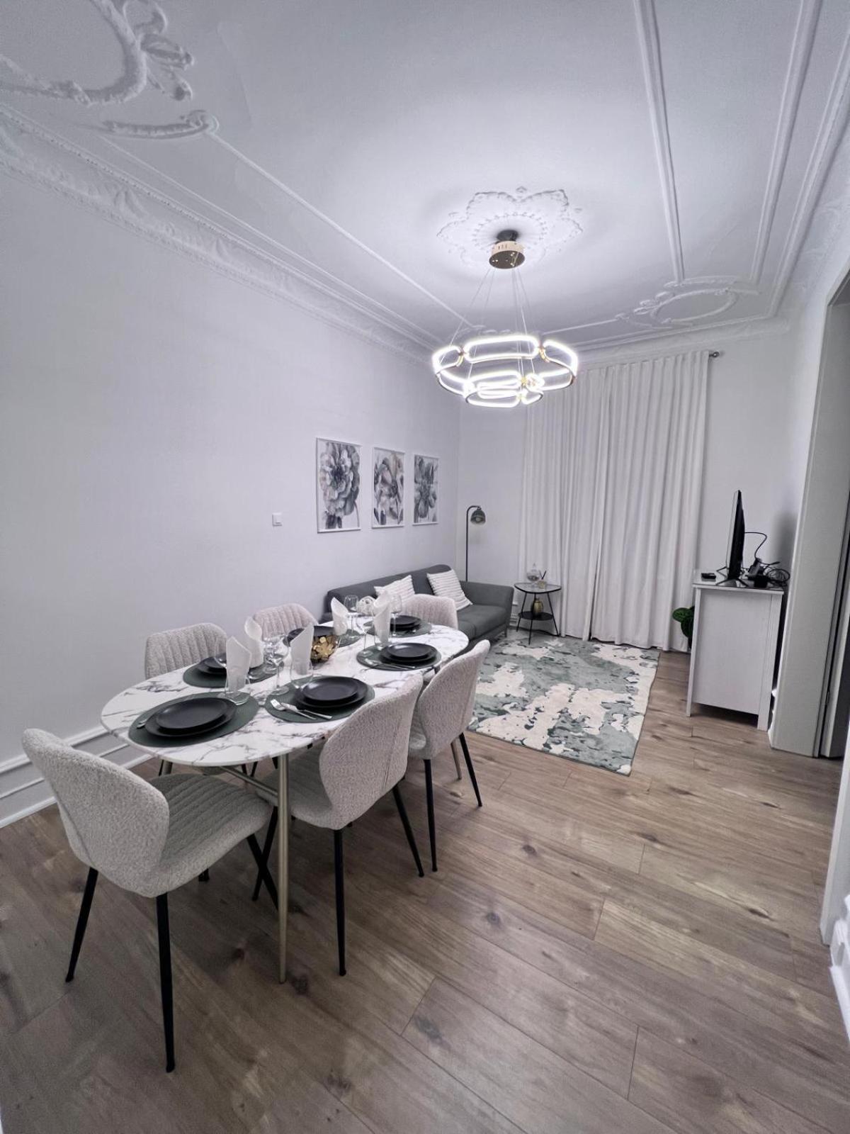 Le Rapp 6, De Standing 3 Chambres, 7 Personnes &1 Bebe, Cosy Et Familial Ultra Equipe Emplacement Ideal Proche Gare Centre Marches De Noel Quartier Tribunal Contades Appartement Strasbourg